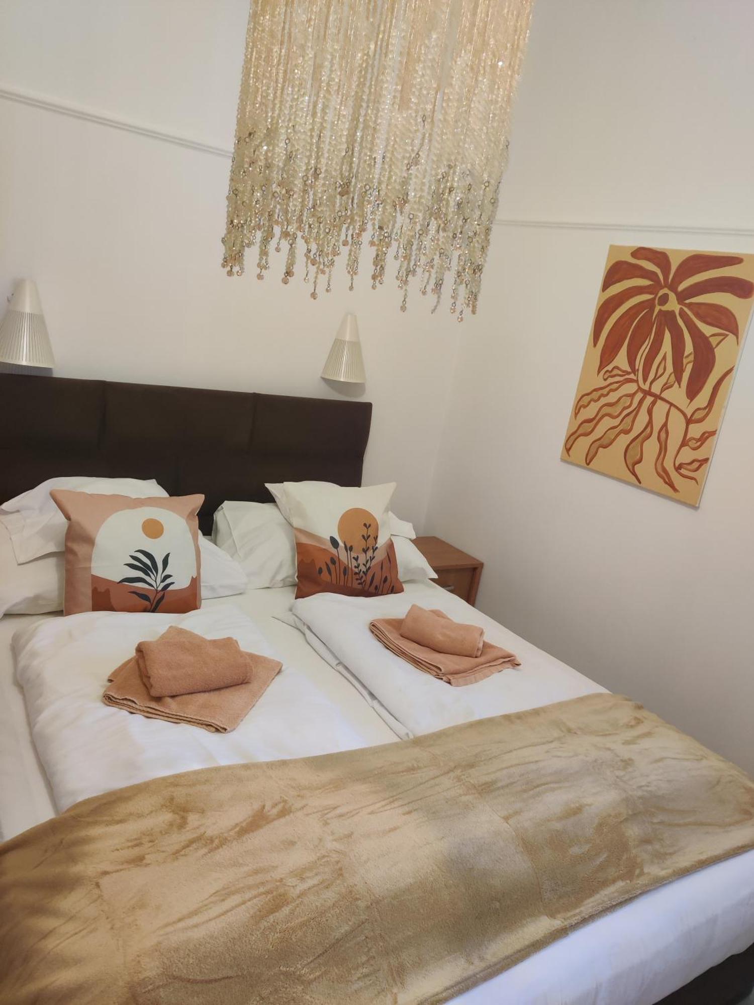 Feszek Fogado - Pension Nest Mosonmagyarovar Luaran gambar