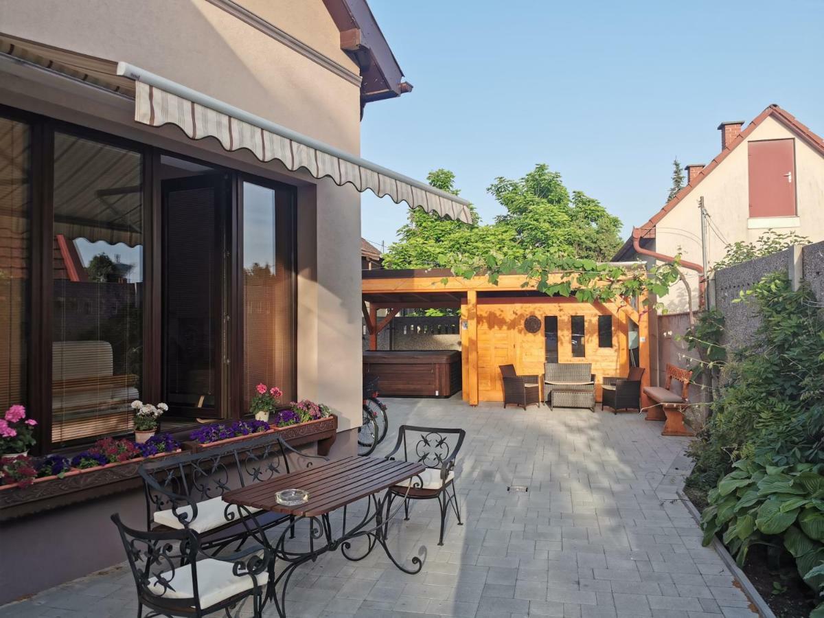 Feszek Fogado - Pension Nest Mosonmagyarovar Luaran gambar